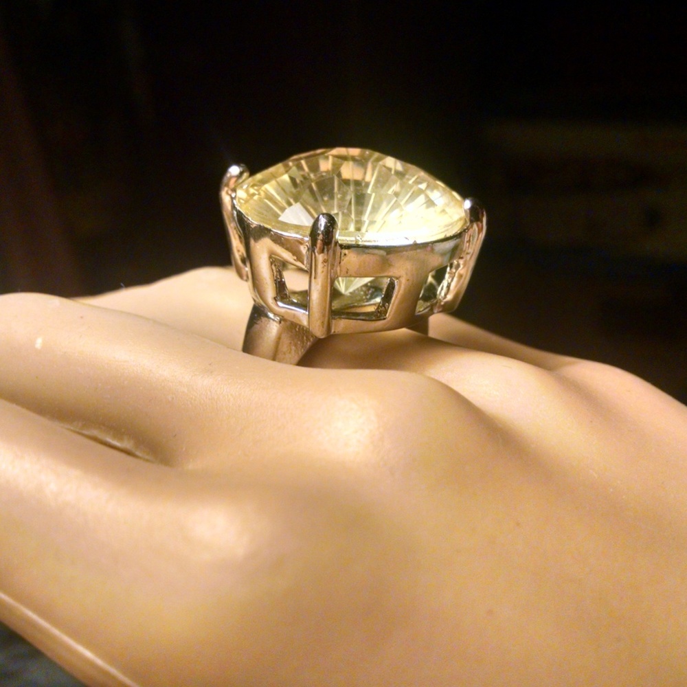 Solitaire Large Rhinestone Sexy Cocktail Ring